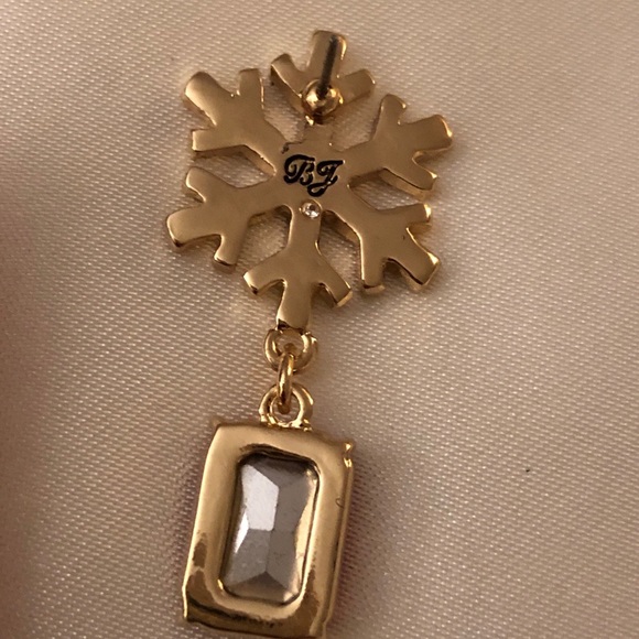 Betsey Johnson Gold Tone Snowflake & Red Square Crystal Drop Earrings NWT - Picture 6 of 9